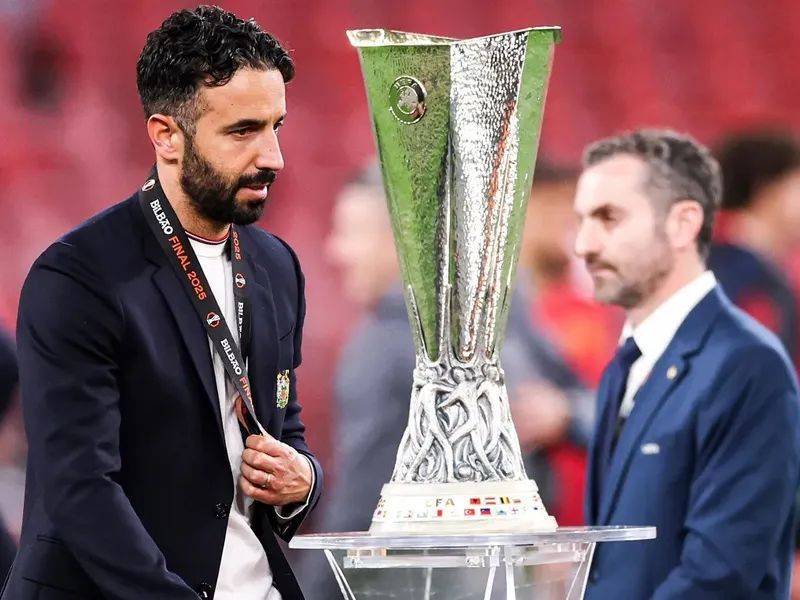 28分暴跌仍进欧冠！热刺曼城退步榜领跑，曼联18分滑坡却拒维拉于门外